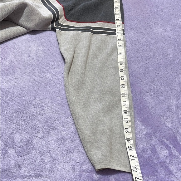 Structure Crewneck Sweater in Gray and Black with Ribbed Details - Picture 6 of 7